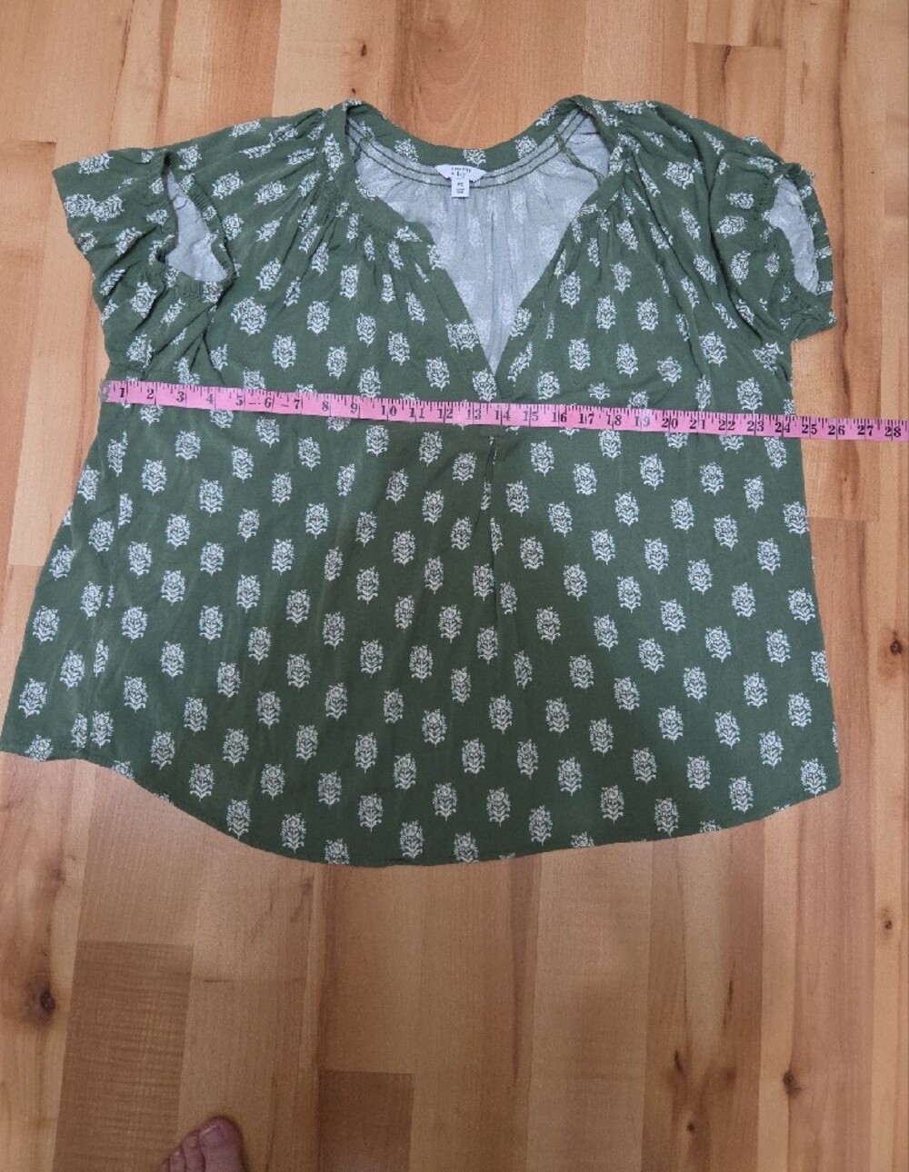 Crown & Ivy Women’s 2X Olive Green Floral Peasant Tunic - Picture 9 of 12